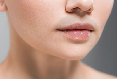 Cerahkan Bibir yang Gelap dengan Cara Ini!